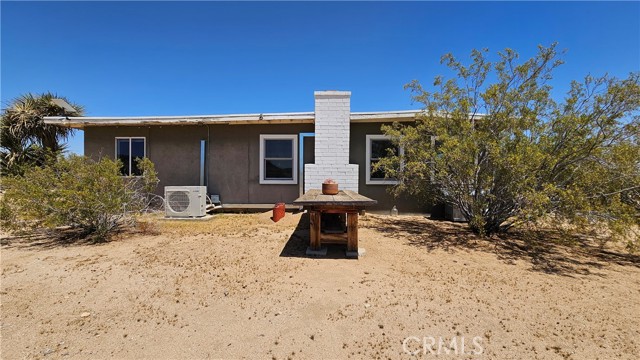 Detail Gallery Image 5 of 39 For 1240 Geronimo Trl, Yucca Valley,  CA 92284 - 1 Beds | 1 Baths