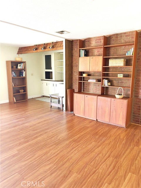24701 Raymond Way, Lake Forest CA: https://media.crmls.org/medias/5d5878d3-debc-4248-9a83-5760ec072bb0.jpg