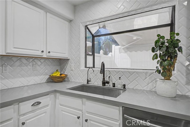 Detail Gallery Image 12 of 29 For 10894 Olinda St #109,  Sun Valley,  CA 91352 - 3 Beds | 3 Baths