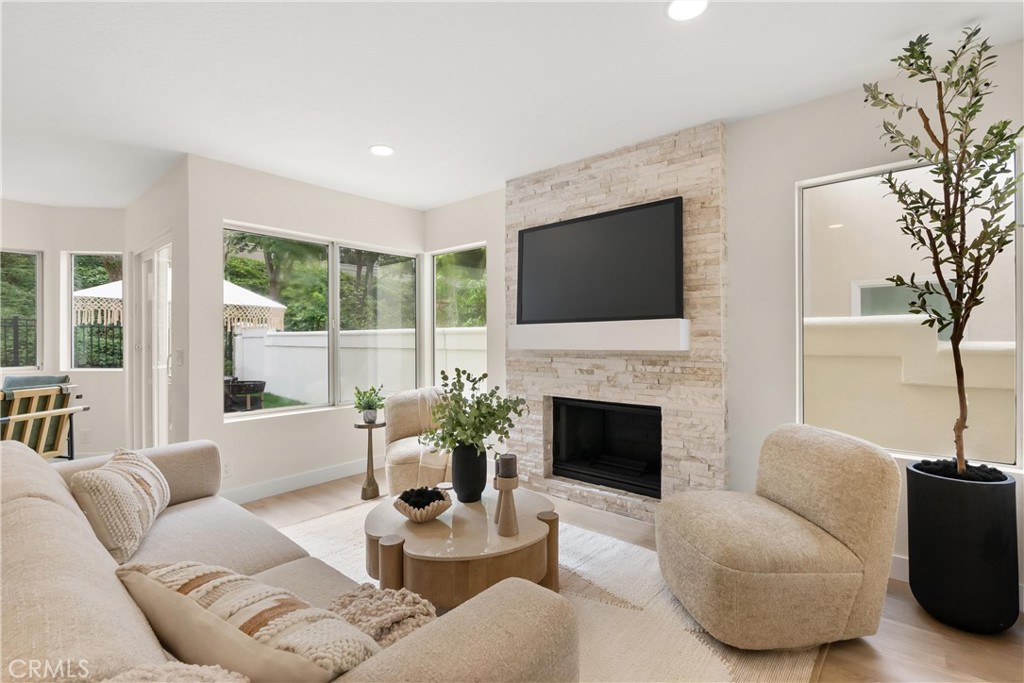 MLS #OC25233872 image #8