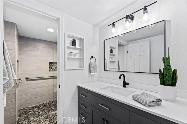 Detail Gallery Image 11 of 20 For 1078 Monterey Blvd, Hermosa Beach,  CA 90254 - 3 Beds | 2/1 Baths