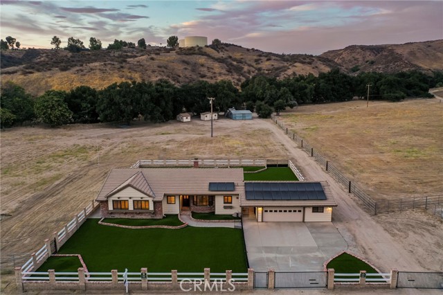 Detail Gallery Image 1 of 60 For 21565 Cleardale St, Newhall,  CA 91321 - 3 Beds | 2/1 Baths