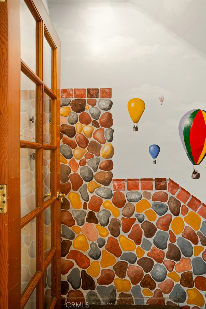 https://media.crmls.org/medias/5d59e805-ab1b-480e-bf06-272b00549fb2.jpg?preset=X-Large