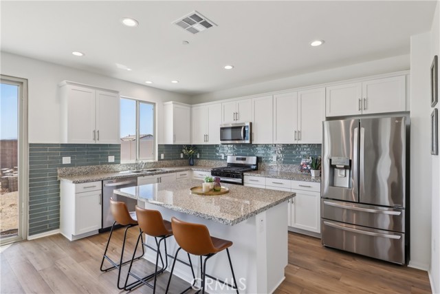 Detail Gallery Image 15 of 69 For 27214 Felsic Dr, Menifee,  CA 92585 - 5 Beds | 2/1 Baths