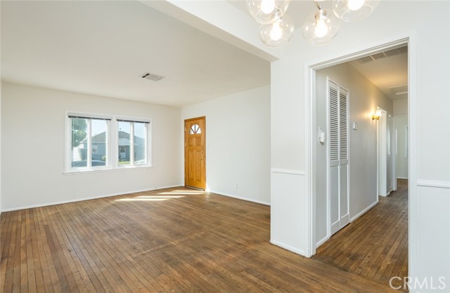 Detail Gallery Image 5 of 31 For 10515 Lanark, Sun Valley,  CA 91352 - 3 Beds | 1 Baths