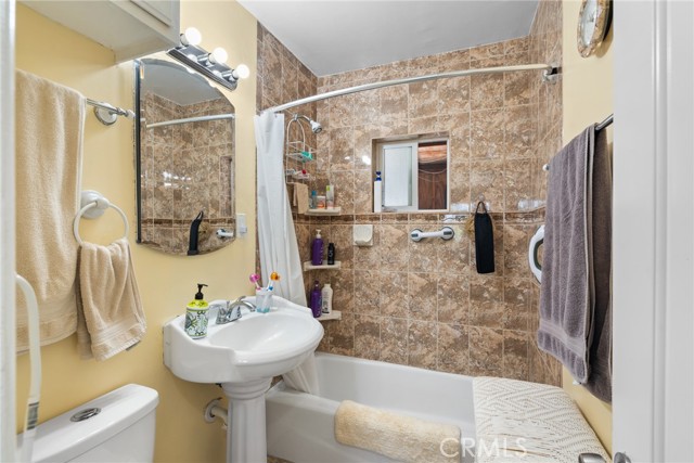 Detail Gallery Image 3 of 24 For 5150 W 135th St, Hawthorne,  CA 90250 - 3 Beds | 2 Baths
