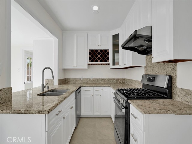 17425 Los Alimos Street, Granada Hills CA: https://media.crmls.org/medias/5d5c80de-e3d4-45ed-8496-80eee5d573af.jpg