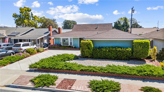 Detail Gallery Image 23 of 28 For 15762 Plymouth Lane, Huntington Beach,  CA 92647 - 5 Beds | 2 Baths