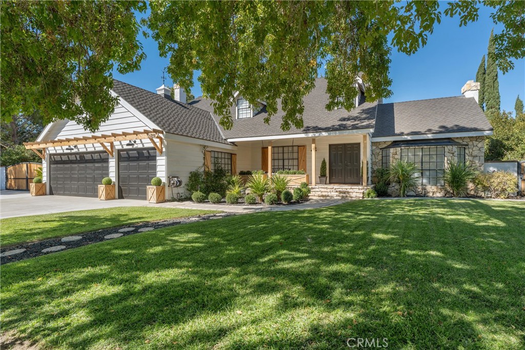 2729 Parton Circle