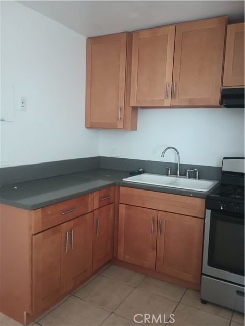 Detail Gallery Image 3 of 9 For 687 Karesh Ave #3,  Pomona,  CA 91767 - 2 Beds | 1 Baths