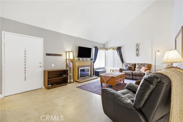 Detail Gallery Image 3 of 31 For 1038 Angus Ct, San Marcos,  CA 92069 - 4 Beds | 2/1 Baths