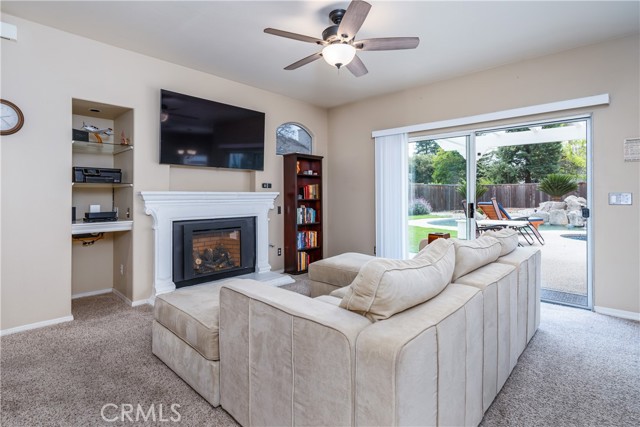 Detail Gallery Image 10 of 41 For 879 E Newcastle Ln, Fresno,  CA 93720 - 3 Beds | 2/1 Baths