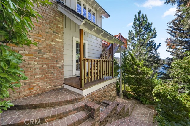 316 John Muir, Lake Arrowhead CA: https://media.crmls.org/medias/5d5edf53-72fa-47c4-ad54-179f109e7f8e.jpg