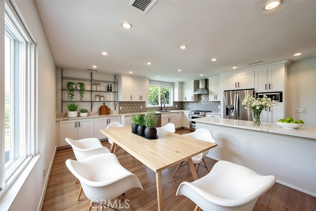 Detail Gallery Image 8 of 61 For 19501 Calvert St, Tarzana,  CA 91335 - 4 Beds | 2 Baths