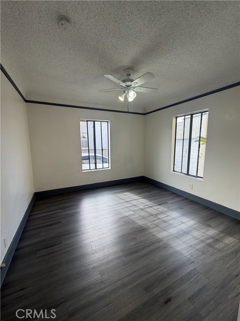 Detail Gallery Image 20 of 22 For 1057 N Neptune, Wilmington,  CA 90744 - 5 Beds | 3 Baths