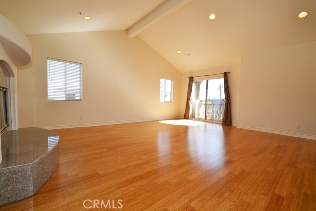 Detail Gallery Image 12 of 23 For 2203 Harriman Ln #B,  Redondo Beach,  CA 90278 - 4 Beds | 2/1 Baths