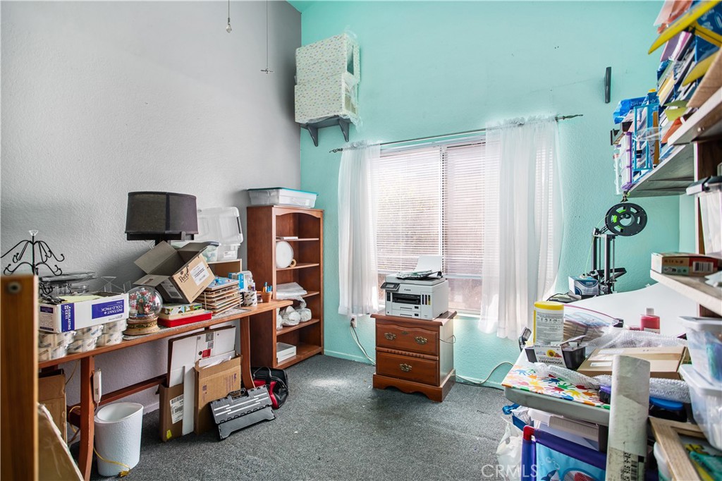 https://media.crmls.org/medias/5d5fb6e5-b190-4d00-8e47-883f983e20a2.jpg?preset=X-Large