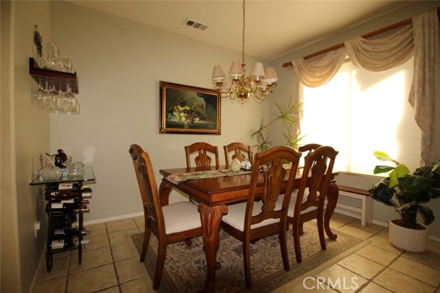 Detail Gallery Image 5 of 20 For 3507 Springview Way, Palmdale,  CA 93551 - 4 Beds | 2 Baths