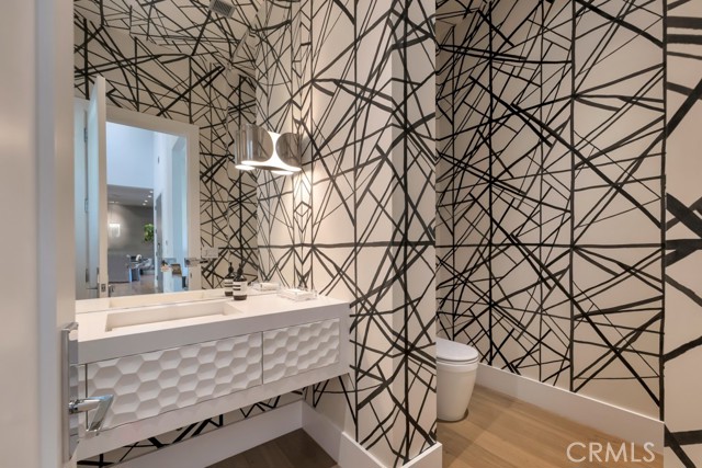 Detail Gallery Image 15 of 75 For 17950 Rancho St, Encino,  CA 91316 - 5 Beds | 6 Baths