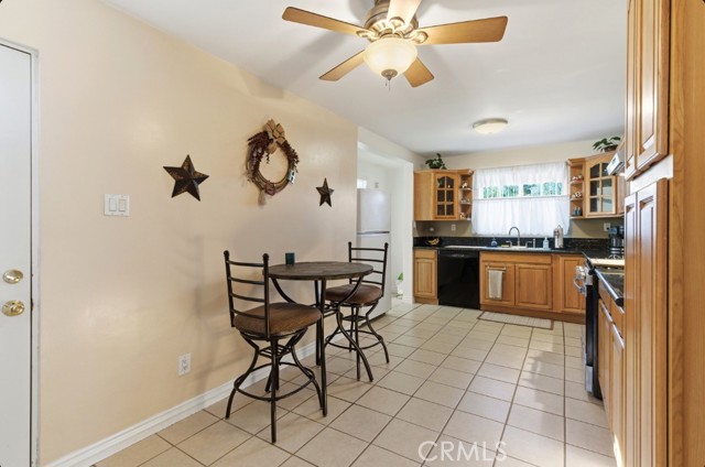 8876 Pigeon Pass, Moreno Valley CA: https://media.crmls.org/medias/5d605d1e-61b2-456e-9fae-154d246e4e31.jpg
