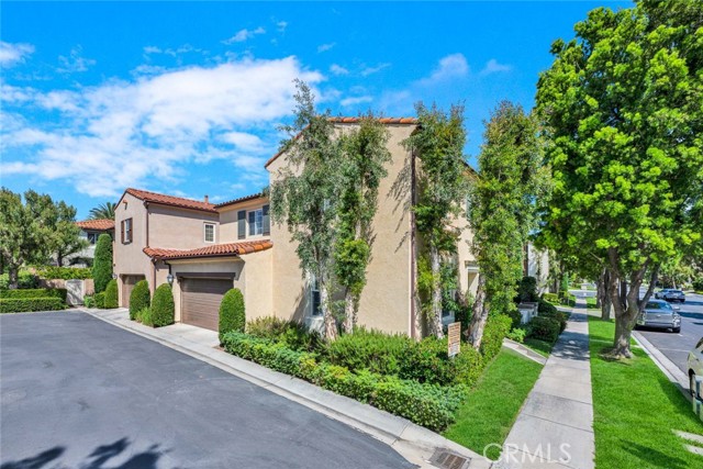 45 Modesto, Irvine CA: https://media.crmls.org/medias/5d618f79-1d4d-4b3e-bc28-f5bc88013cbe.jpg