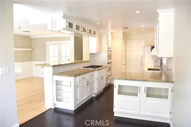 Detail Gallery Image 13 of 52 For 337 10th, Manhattan Beach,  CA 90266 - 5 Beds | 3/1 Baths