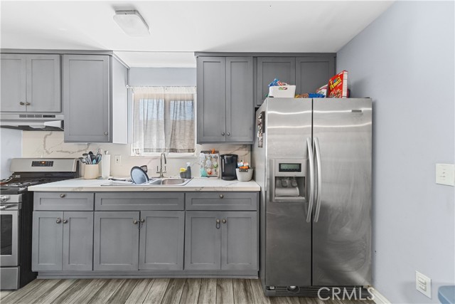 1142 E Century Boulevard, Los Angeles CA: https://media.crmls.org/medias/5d631164-c030-4cc4-8423-6c180e5e56cd.jpg