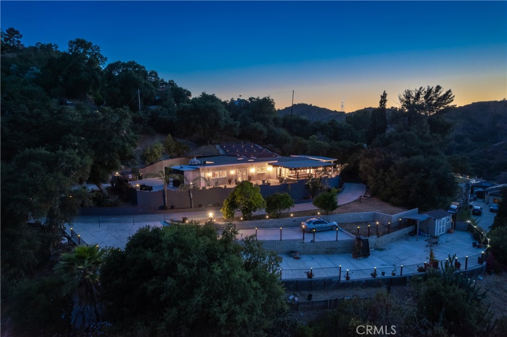 https://media.crmls.org/medias/5d632154-4378-45d3-8917-2af675036d85.jpg?preset=X-Large