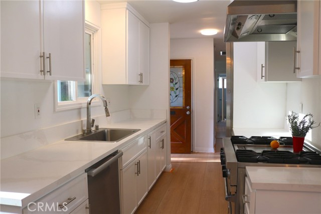 Detail Gallery Image 14 of 19 For 6454 Baird, Reseda,  CA 91335 - 4 Beds | 2/1 Baths