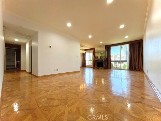 1750 Camino Palmero St #433, Los Angeles, CA 90046