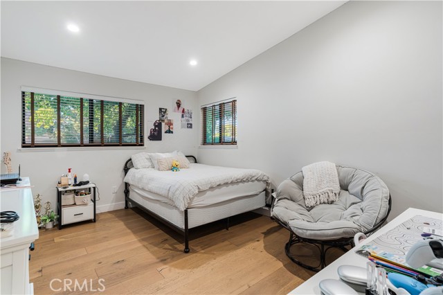 22410 Collins Street, Woodland Hills CA: https://media.crmls.org/medias/5d65f3df-8d4e-4322-bf47-f330e7f111f8.jpg