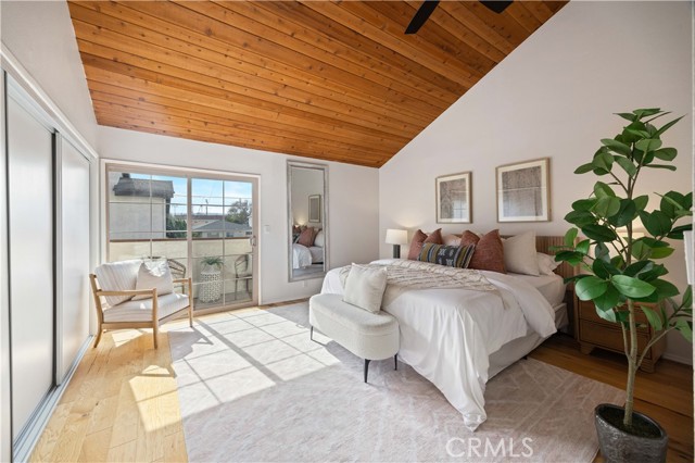 Detail Gallery Image 12 of 34 For 2317 Carnegie Ln #B,  Redondo Beach,  CA 90278 - 3 Beds | 2/1 Baths
