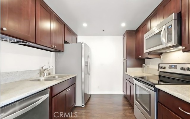 Detail Gallery Image 4 of 14 For 727 S Ardmore Ave #106,  Los Angeles,  CA 90005 - 2 Beds | 2 Baths