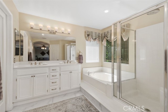 29944 Peach Tree Court, Murrieta CA: https://media.crmls.org/medias/5d67de79-dfb8-4dc2-8ea6-2b3fd7ae9e0c.jpg