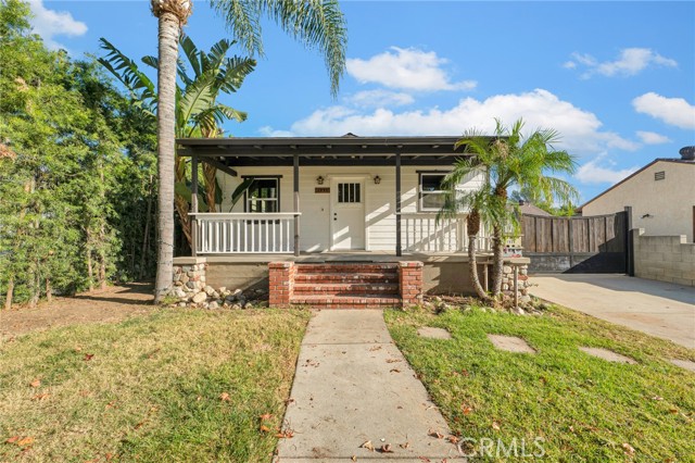 Detail Gallery Image 1 of 44 For 1941 Warren St, San Fernando,  CA 91340 - 4 Beds | 3 Baths