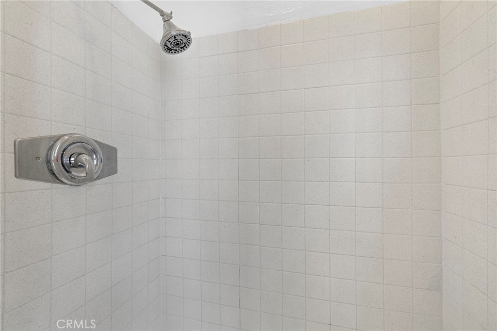 https://media.crmls.org/medias/5d69fb25-1cc6-4c50-97c7-440bdf47f062.jpg?preset=X-Large