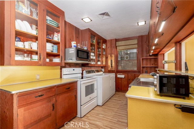 4899 Glenwood Drive, Riverside CA: https://media.crmls.org/medias/5d6ac169-319e-41e1-a0f5-99209a5846f6.jpg