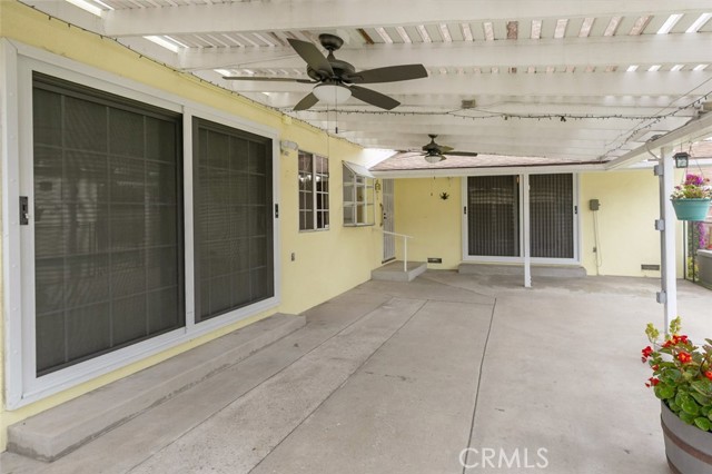 835 N Lincoln Street, Burbank CA: https://media.crmls.org/medias/5d6b5e8e-587a-4bd8-bfef-d74609bc3921.jpg
