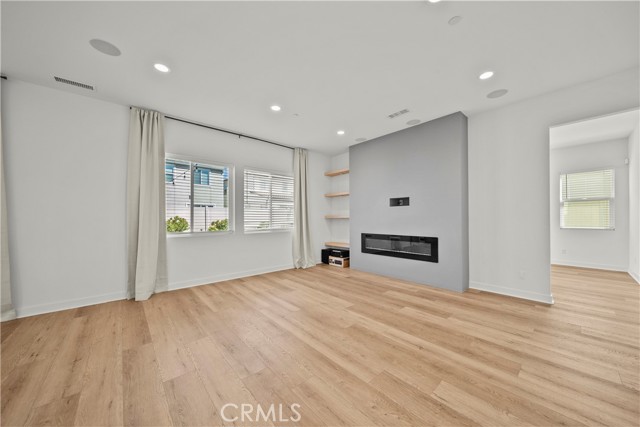 Detail Gallery Image 16 of 56 For 17715 Hillside, Canyon Country,  CA 91350 - 4 Beds | 4 Baths