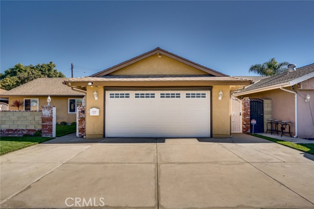 Detail Gallery Image 4 of 29 For 16422 Lakemont Ln, Huntington Beach,  CA 92647 - 4 Beds | 2 Baths