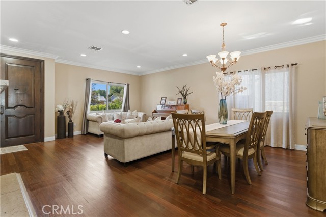 Detail Gallery Image 6 of 39 For 22711 Collins St, Woodland Hills,  CA 91367 - 4 Beds | 3/1 Baths