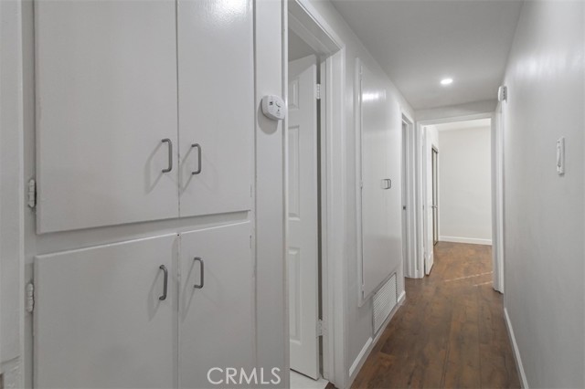 18639 Liggett, Northridge CA: https://media.crmls.org/medias/5d6d87a3-1c50-450a-8f67-5e5fe41565d1.jpg