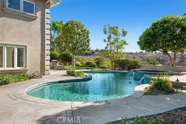 Detail Gallery Image 6 of 22 For 6863 Canyon Hill Dr, Riverside,  CA 92506 - 6 Beds | 6/1 Baths