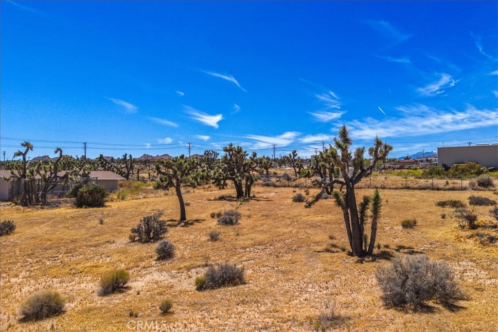 https://media.crmls.org/medias/5d709bd4-0fa5-4d5c-ac77-7ee0a8bf68d8.jpg?preset=X-Large