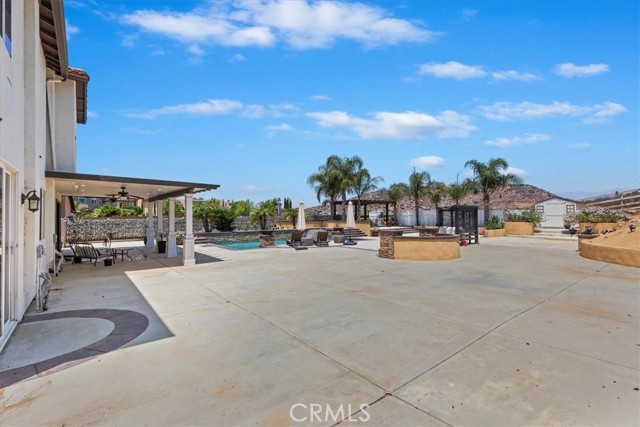 239 Cross Rail Lane, Norco CA: https://media.crmls.org/medias/5d71c2c8-5b66-458d-a97e-d13ac2d9fa73.jpg