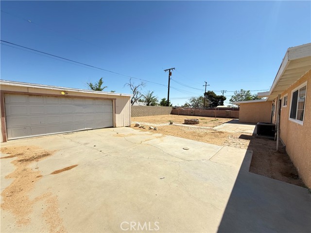 8461 Eucalyptus Avenue, California City CA: https://media.crmls.org/medias/5d7219bd-dc37-4a9b-b673-aa27bbe346a0.jpg