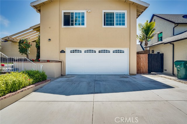 8302 Kingfisher Dr, Huntington Beach, CA 92646