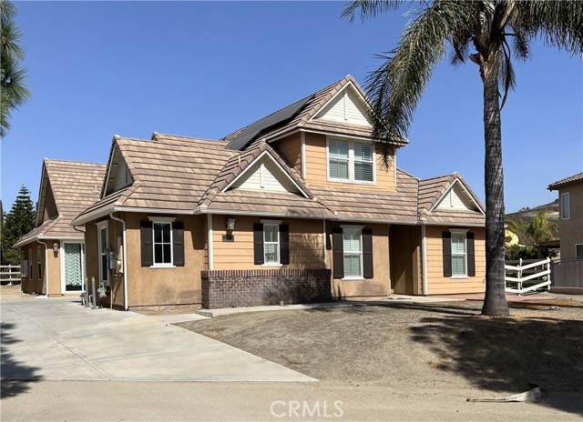 Detail Gallery Image 1 of 26 For 279 Cross Rail Ln, Norco,  CA 92860 - 5 Beds | 4/1 Baths