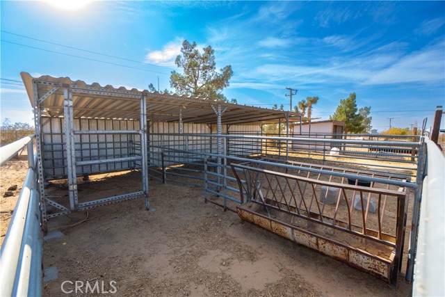 14221 Tumbleweed Road, Phelan CA: https://media.crmls.org/medias/5d737a8b-c28a-4ee7-8a5c-a36706b90e09.jpg