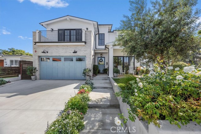 1400 17th Street, Manhattan Beach, California 90266, 5 Bedrooms Bedrooms, ,3 BathroomsBathrooms,Residential,For Sale,17th,SB25258330